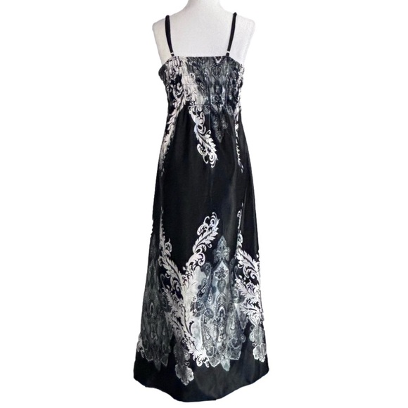Glam & Fame Black and White Paisley Handkerchief Dress - Size Medium - Picture 4 of 9